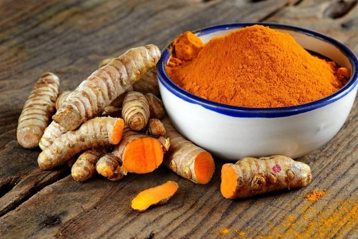 Nghệ có chứa curcumin có tác dụng tốt trong việc hồi phục các tổn thương trên da