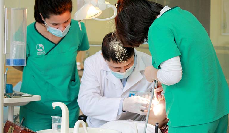 dia-chi-phau-thuat-cuoi-ho-loi-uy-tin-tai-ha-noi3 Nên đến bệnh viện Quốc tế Thu Cúc để phẫu thuật cười hở lợi
