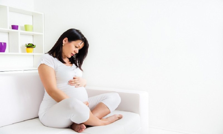 Khi mang thai phụ nữ dễ bị gai khớp gối hơn bình thường do sự thay đổi các hormone
