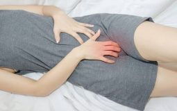 [Bác sĩ tư vấn] Đau rát vùng kín và cách điều trị