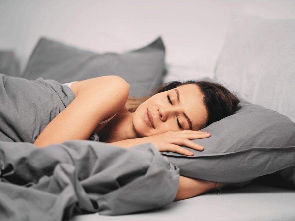 một số lưu ý về tư thế ngủ trong ngày hành kinh